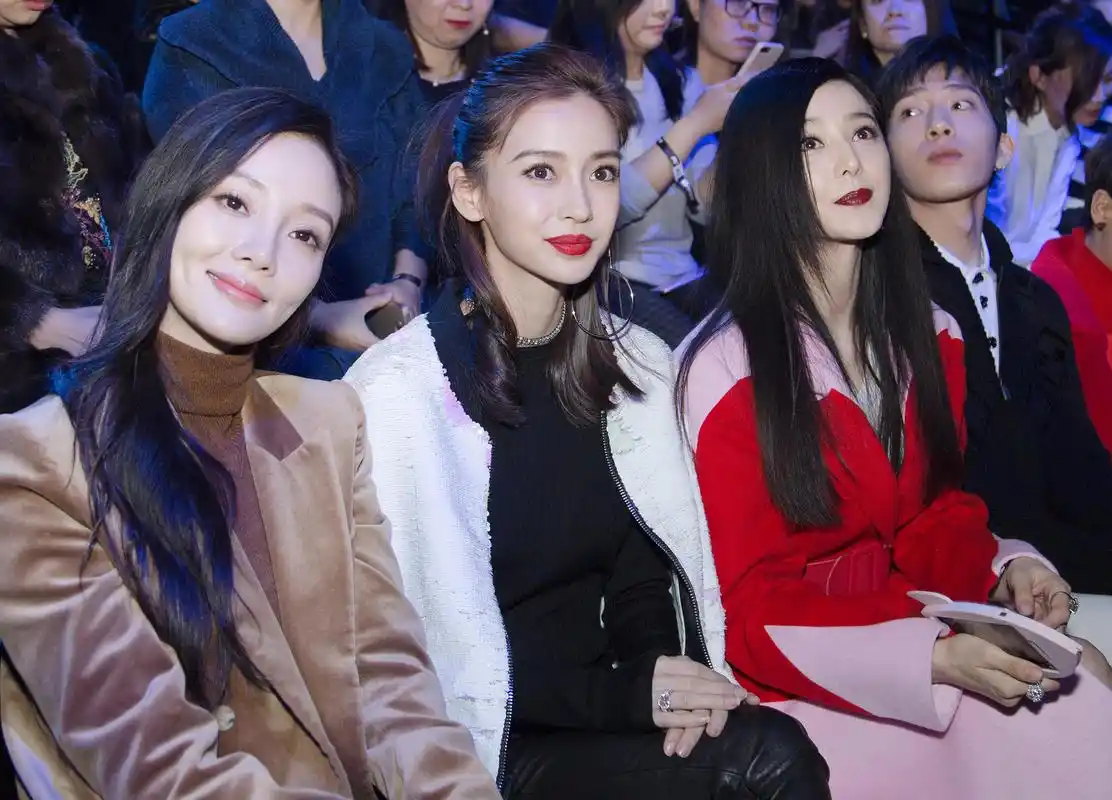 范冰冰7张亲密的合照,图6秒变村姑,图7和angelababy同台输了!