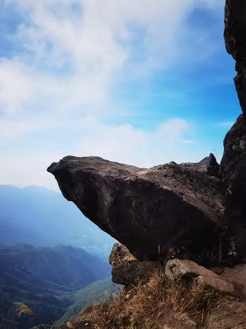 广东汕尾海丰莲花山位于广东省汕尾市海丰县西北部7公里处,主峰海拔