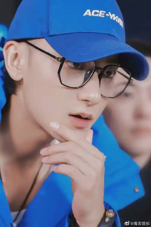 黄子韬近照状态##黄子韬ins晒怼脸自拍