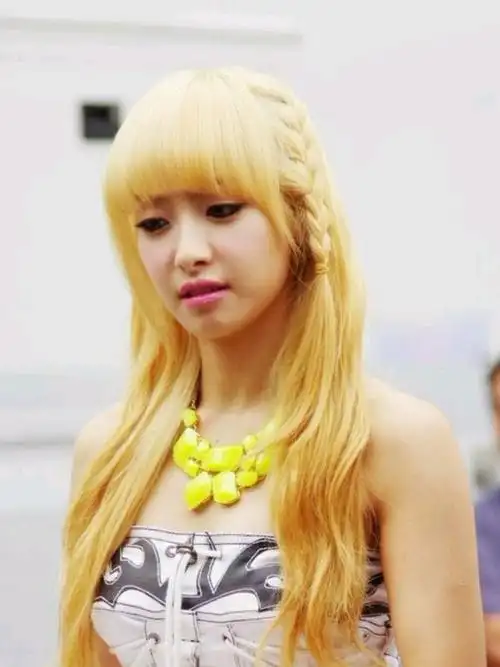 说到女团,就不得不说到宋茜宋茜是韩国组合的第一位中国队长~她粟在