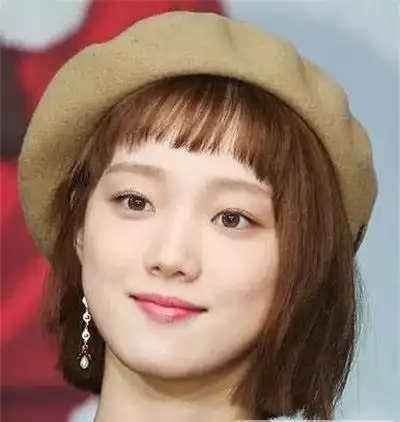 大饼脸女生发型图片 推荐几款瘦脸发型