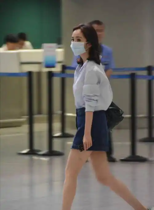 杨幂机场秀穿搭回顾,每一套都有不一样的美,难怪被网友夸赞