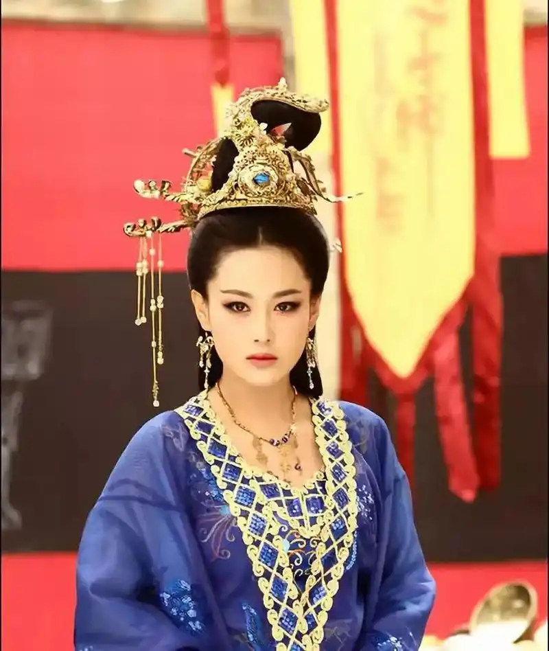 范冰冰趁热打铁,在2016年电影《封神传奇》中再次沉迷"妲己".