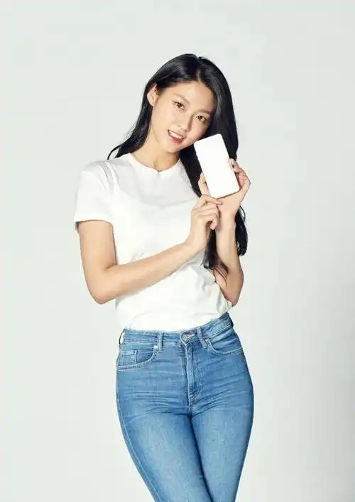 身材丰满气质出众的性感女神金雪炫