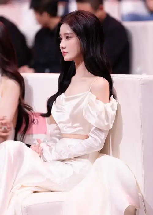 陈意涵estelle超话演员@陈意涵estelle荣获「年度优秀演员」奖项 78