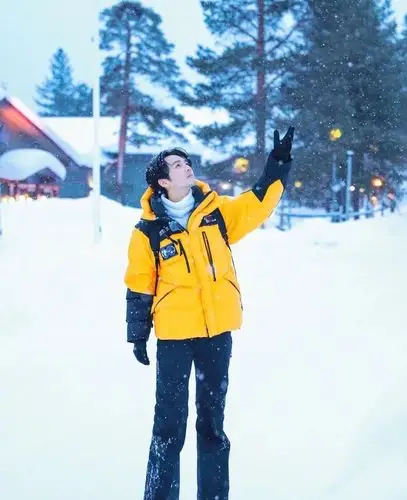 钟汉良帅气造型,这哪像45岁?造型青春时髦