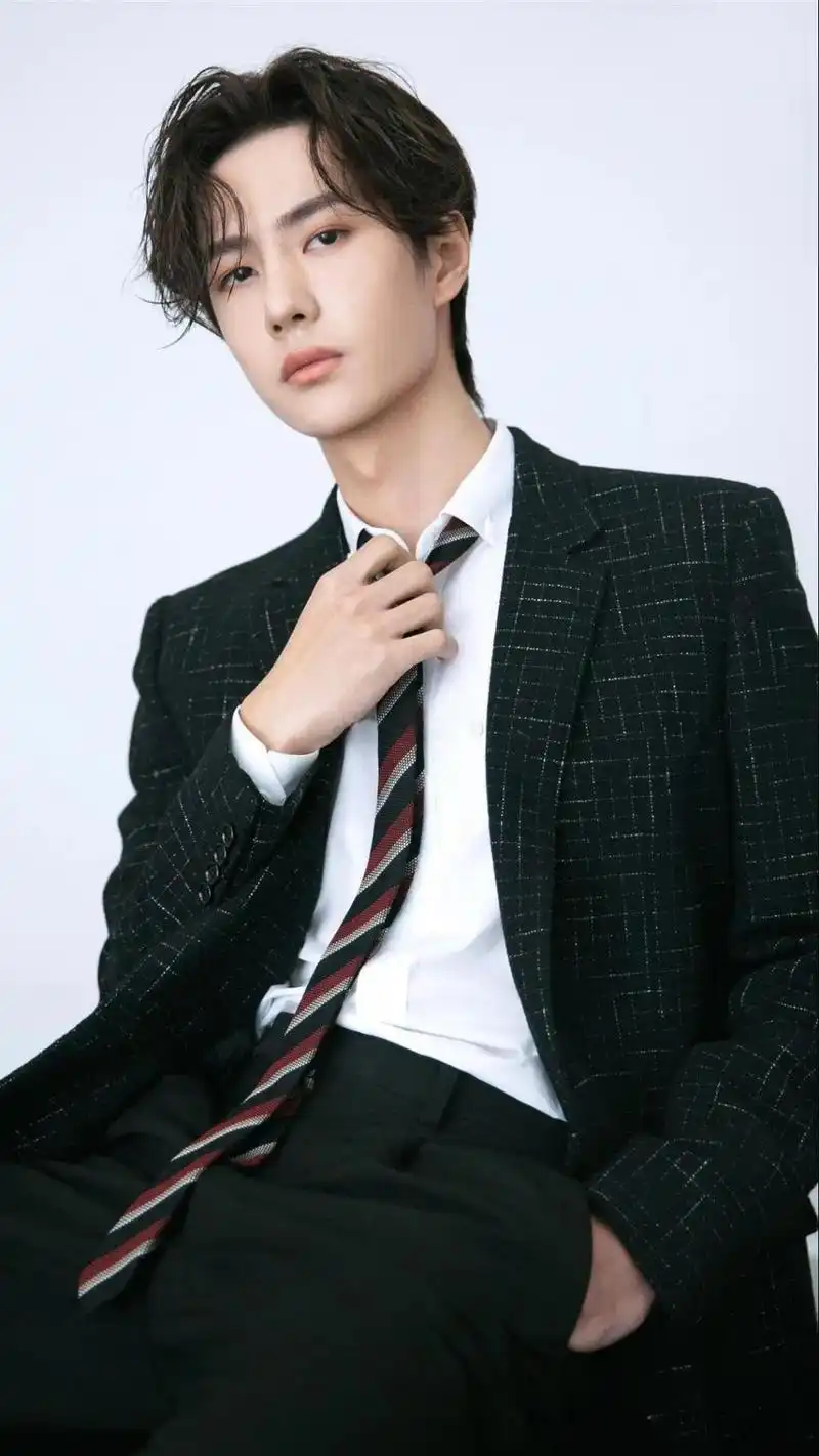 潮流大男孩王一博时尚帅气迷人写真