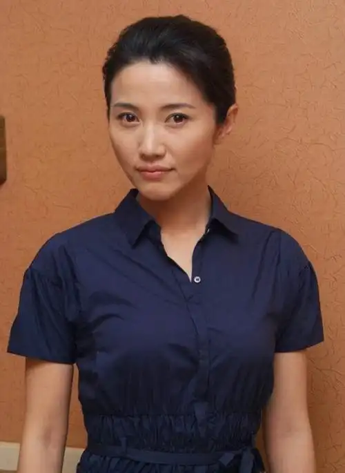 颜丙燕个人资料(颜丙燕:母亲早逝,逼婚吓跑前任,与李乃文意难平,今50