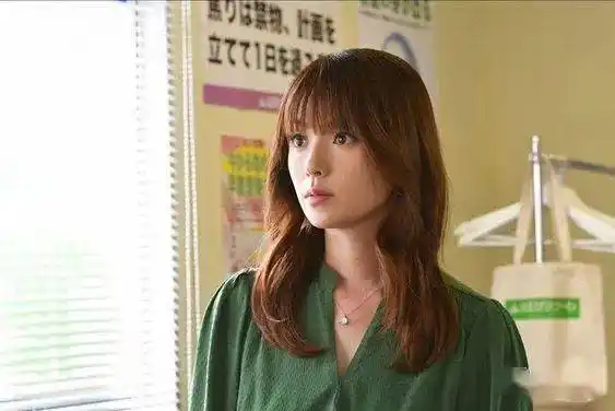 横滨流星在一起了…美女的现实爱情玛丽苏剧里深田恭子的感情线让人看