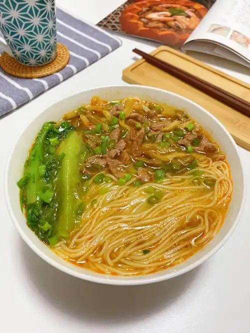 榨菜肉丝面 几分钟就能煮好的面没想到这么