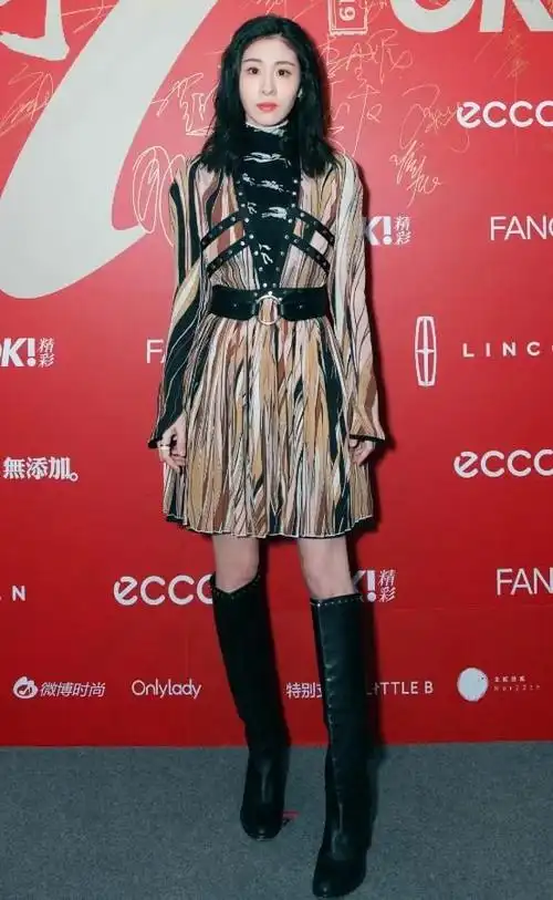 张碧晨穿50厘米长靴,瘦到"大小腿不分",众人心里凉凉了!