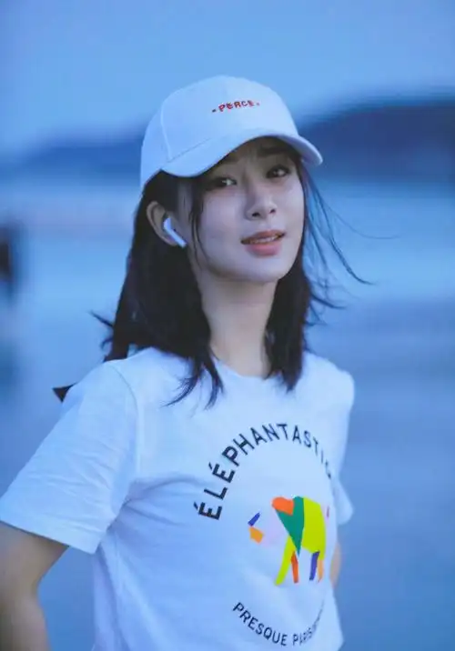 杨紫时尚休闲海边诱人写真,图片大全,高清,图库-回车桌面