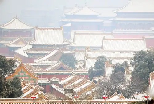 紫禁城古建筑群银装素裹,壮美如画.