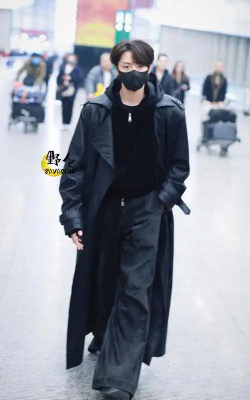 肖宇梁超话#肖宇梁时装周造型##肖宇梁人间手办#腿,大长腿野人看到