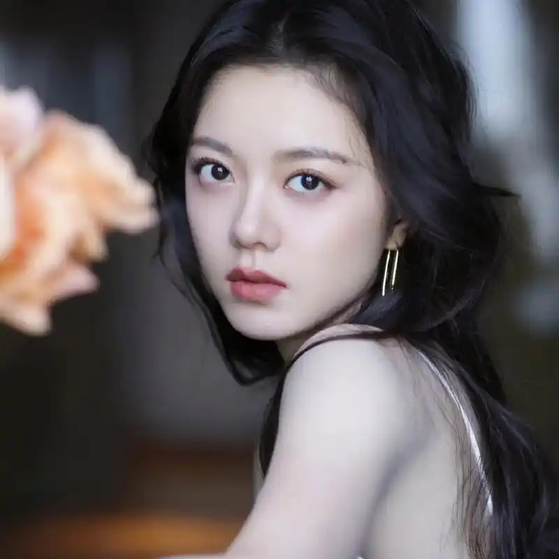 赵今麦接下来是无缝进组,她下部剧是现代剧,等她杀青可以立刻进组,新