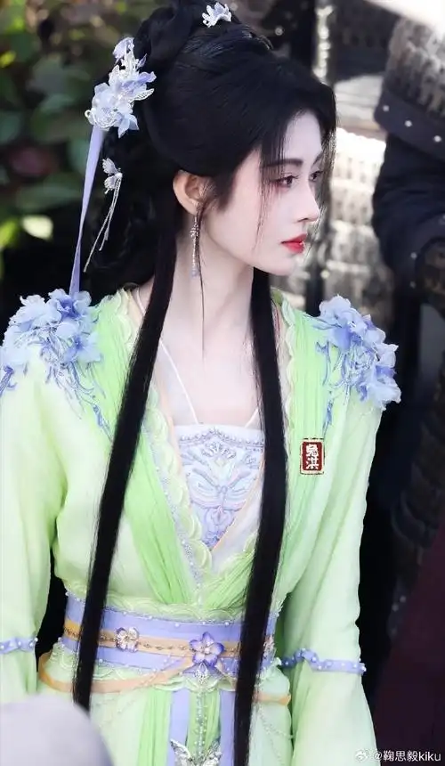 鞠婧祎超话jjy#鞠婧祎姜黎非#jjy#鞠婧祎千香引#    "月光透光窗 光撒