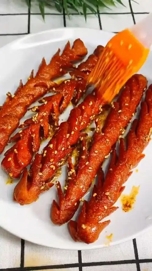 原来小吃街的炸香肠这么简单,一看就会,飘香四溢