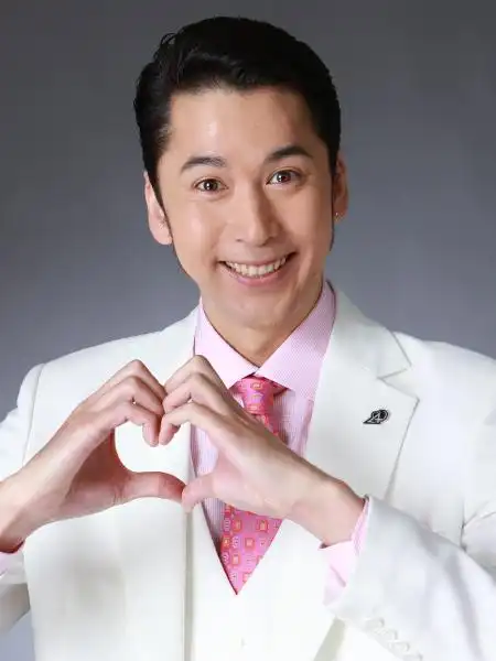 爱染 玛库托(演:深水元基) 开发宇宙与研究未知的能量而被世界注目的