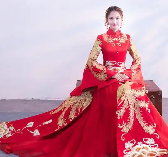 金色凤凰刺绣新娘结婚礼服奢华拖尾中式礼服