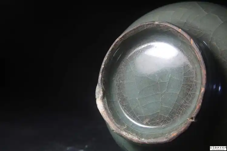 溪口官窑瓶斜开片由内至外任南收藏