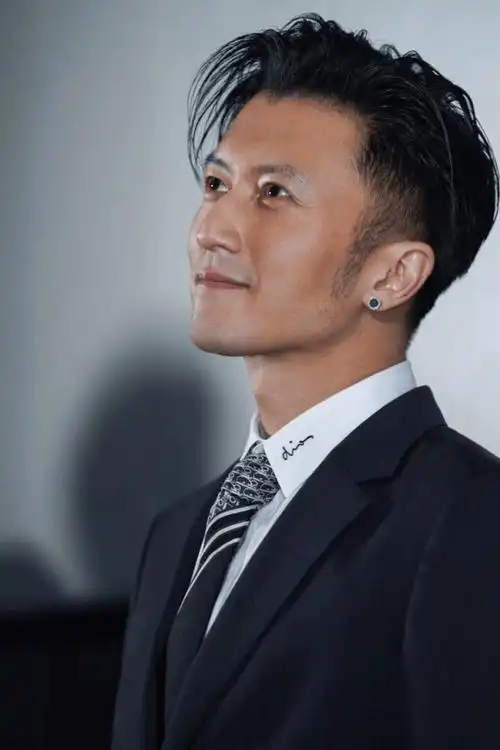 "被顽疾缠身"七位明星,个家缠万贯,却病痛折磨_谢霆锋_李连杰_张嘉怡