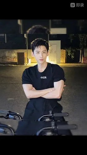 来看白敬亭变身