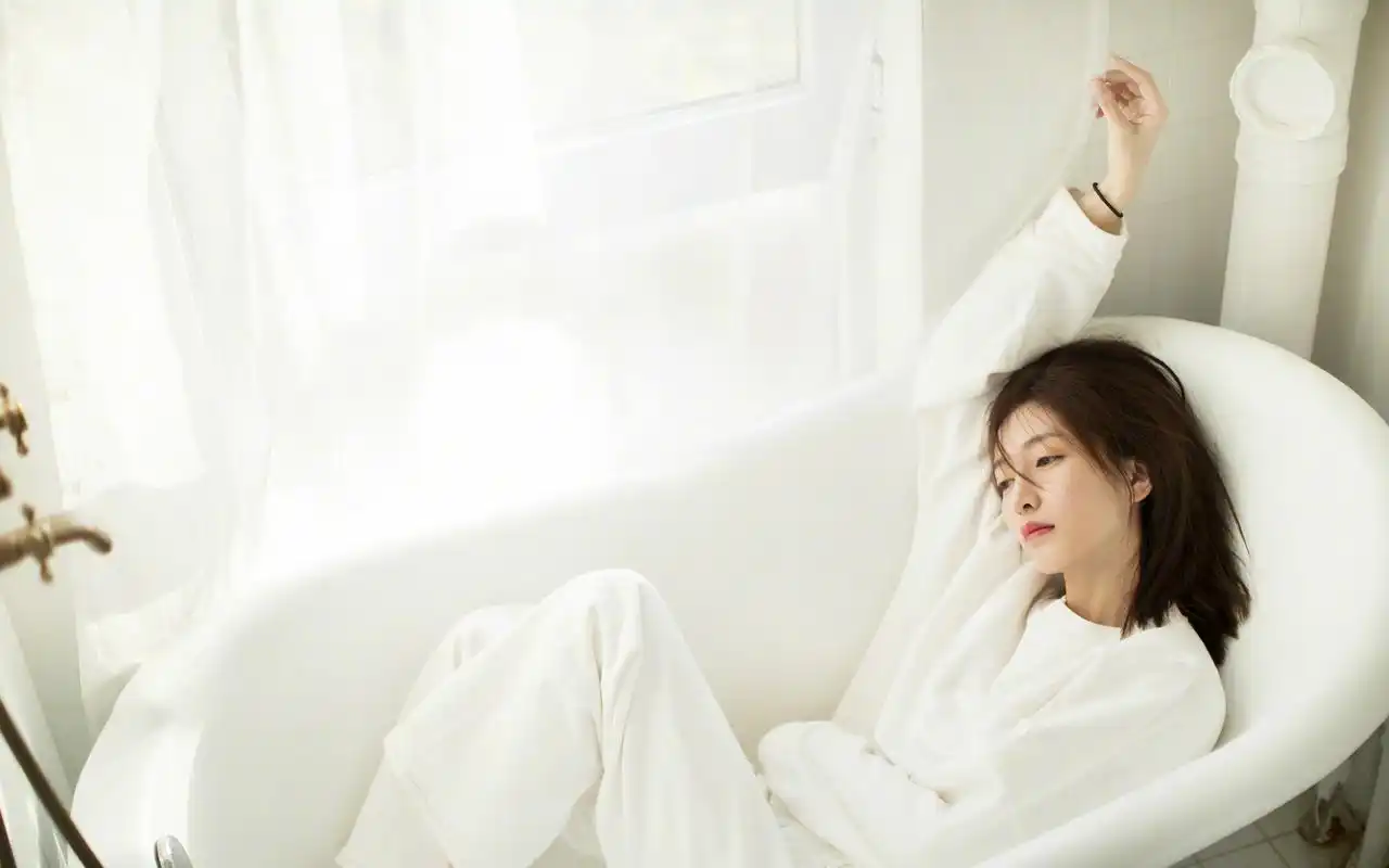 江疏影慵懒居家写真图片桌面壁纸