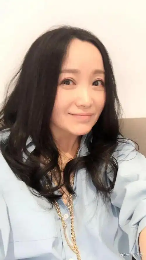 回顾她曾4次登春晚被恩师欺骗同居星途尽毁如今仍是单身