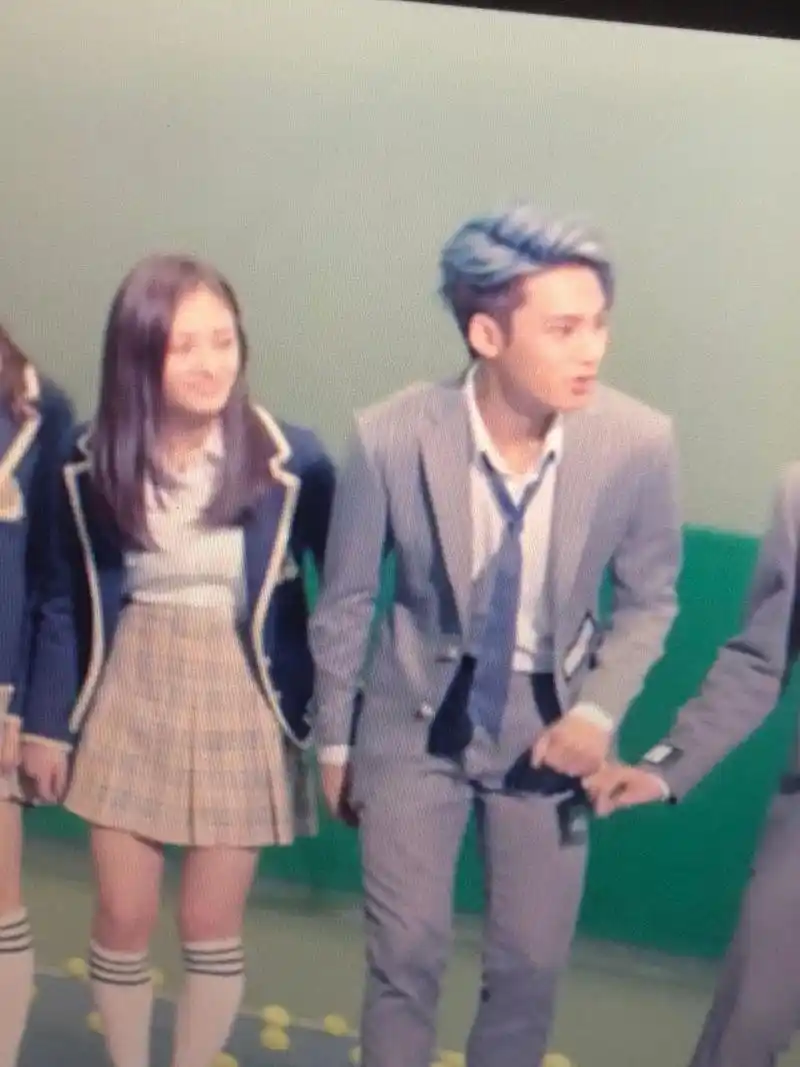 好像周洁琼! seventeen万岁mv的这个女生好像周洁琼哦!