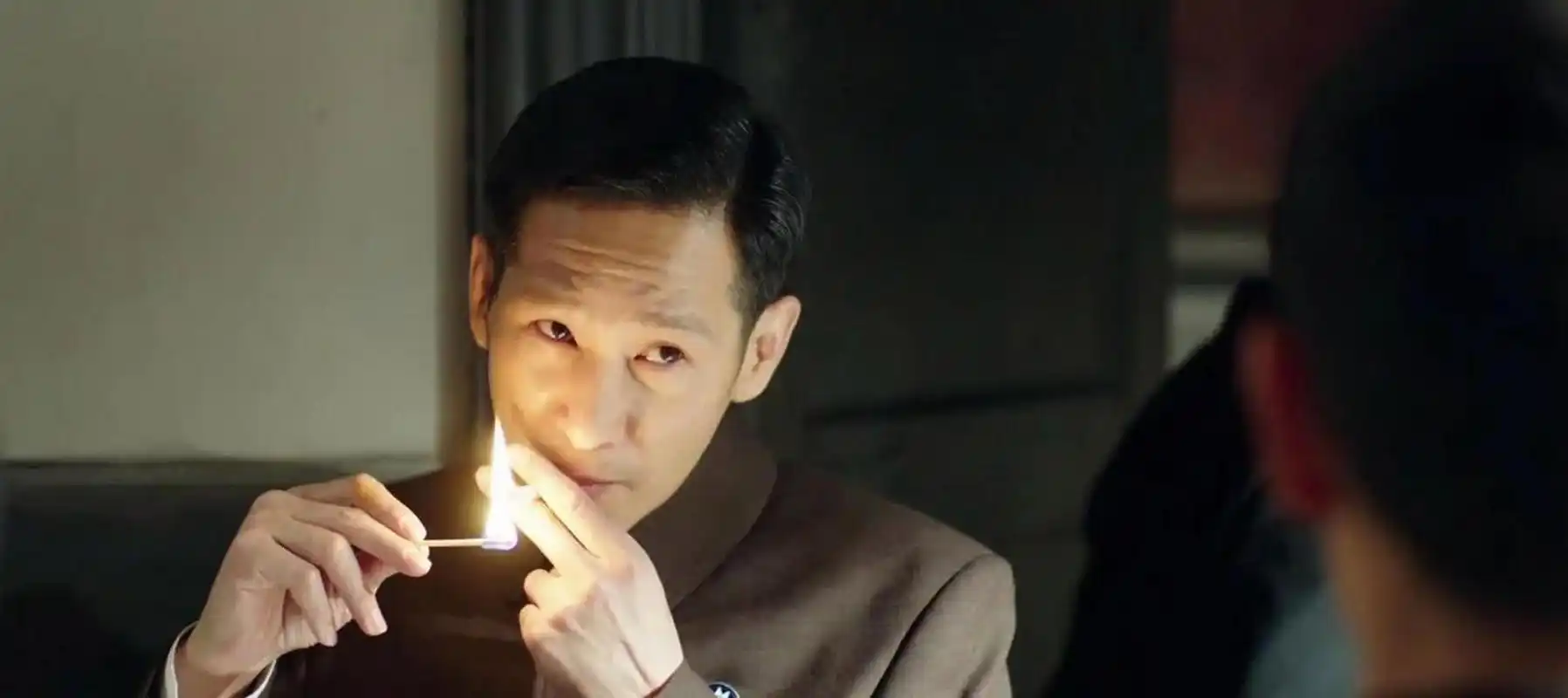 "  王劲松哭笑不得:"没有啊,那是演出来的.