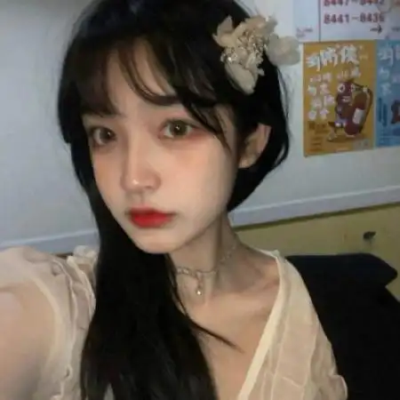 好看的女生头像真人表情有点可爱又有点冷酷的