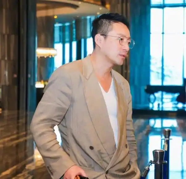 9岁女儿被指发育早胸部走光,汪小菲回应引争议,网友:不如闭嘴