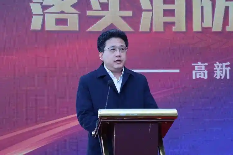 区管委会常务副主任戴雷同志代表管委会和消防安全委员会成员单位,向