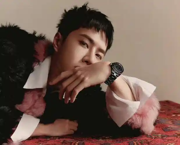 首先,王一博整体面相给我的第一感觉,就是干净,清冷.