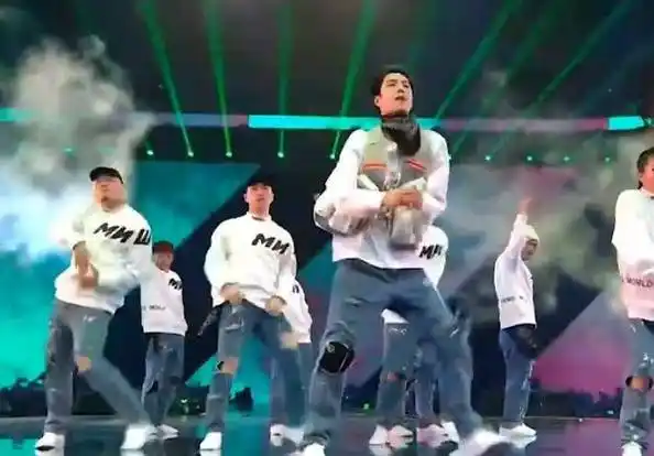 原创王一博的身材到底有多好不经意间的顶胯暴露所有让女友粉汗颜