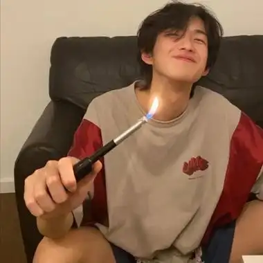 男头/干净且不食人间烟火_男生头像_我要个性网