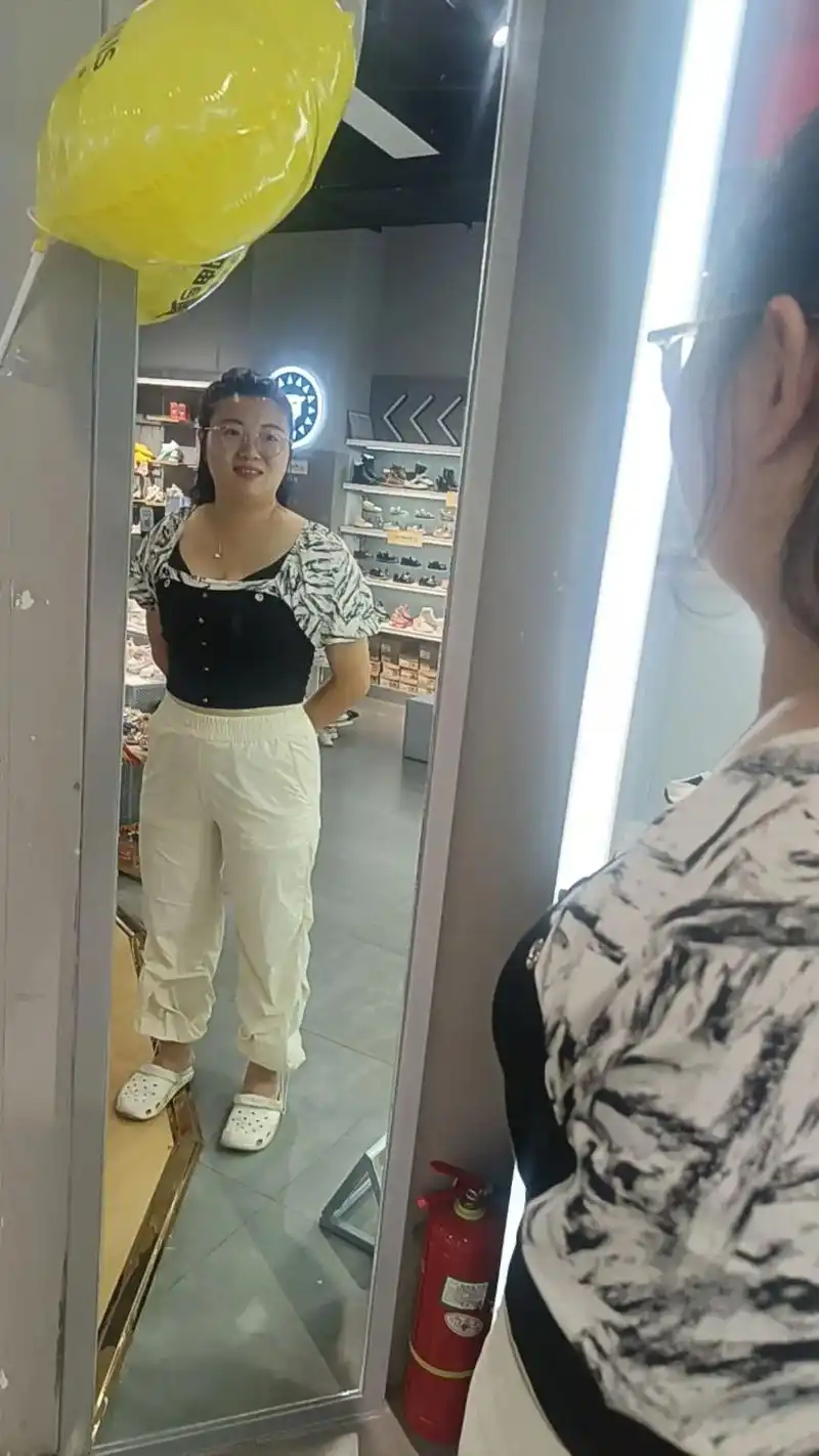 把160斤放130斤的衣服里可把我和我儿子难为结实了!笑死我了