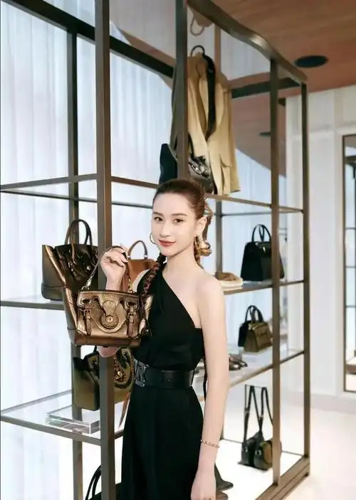 何超莲身材真好