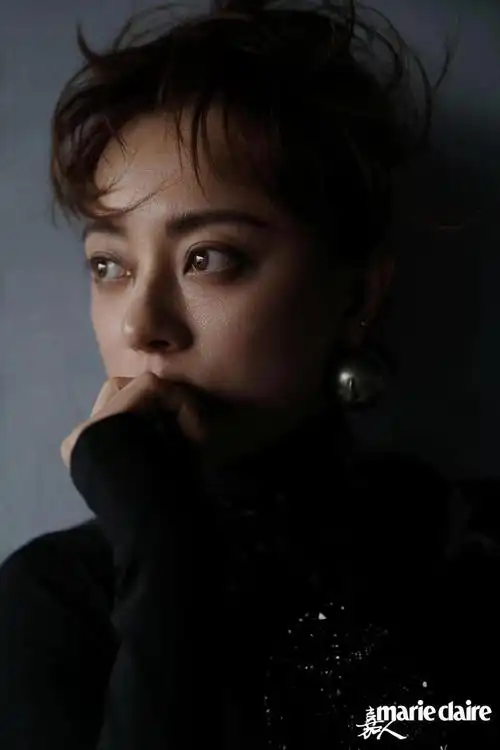 孙俪刚出道的时候,也是长发飘飘的氧气型美女,不过她已经剪短发很多年