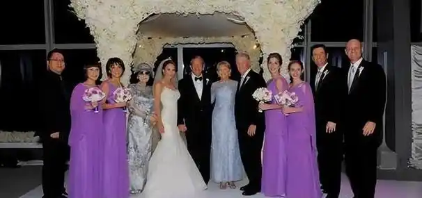 李玟请来的华人明星不是特别多,主要就是黄立行的哥哥黄立成,还有