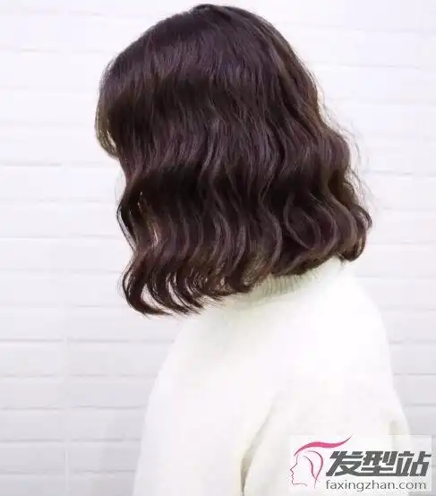女生短发烫什么卷好看 小波浪卷灵动俏皮又减龄