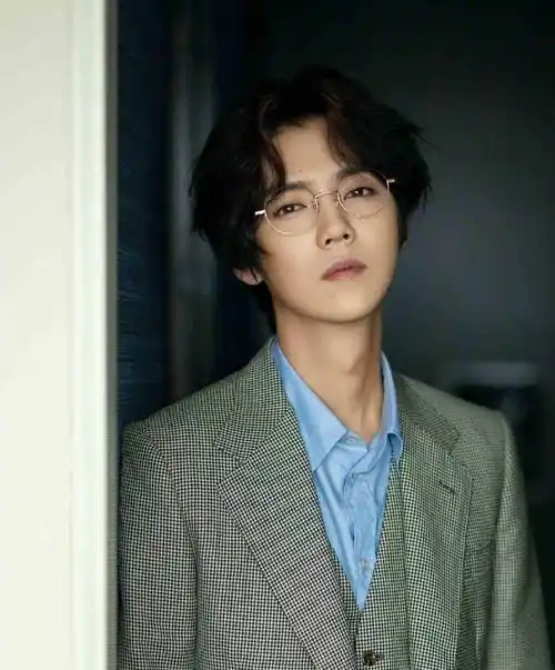 幸运的是,鹿晗在exo团队的时候就获得了不少人气.