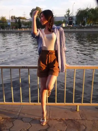 p>张含韵,1989年4月9日出生于四川省德阳市旌阳区,中国内地流行乐女