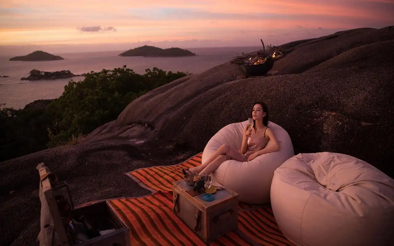 迪丽热巴夕阳下唯美性感写真壁纸