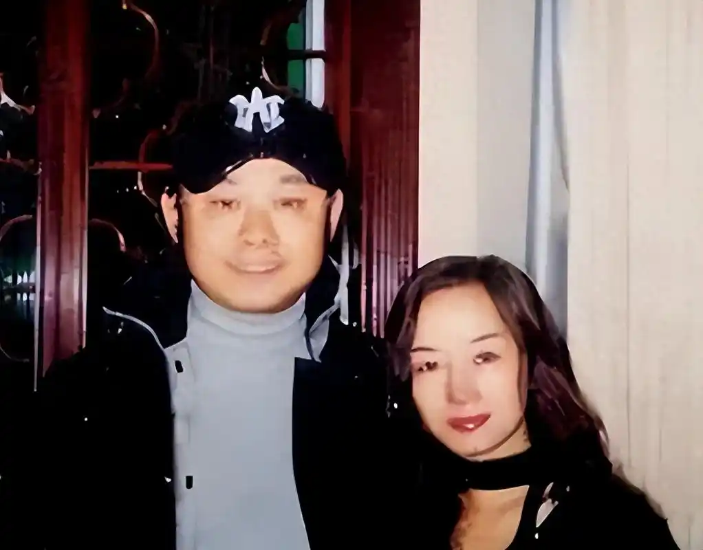 刀郎离婚30年前妻含泪自述他住豪宅我却一无所有