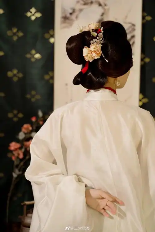 汉服妆造#雪朔的妆造日记24and雪朔的摄影日记三绺头加堕马髻两截穿衣