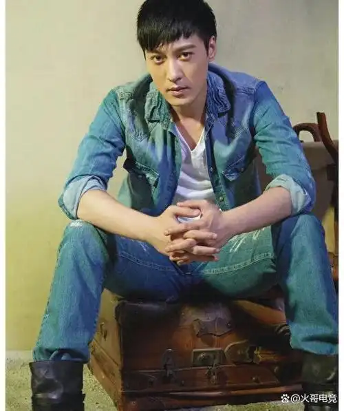 陶昕然和何建泽,这对备受瞩目的夫妻档不仅在演艺事业上取得了巨大的