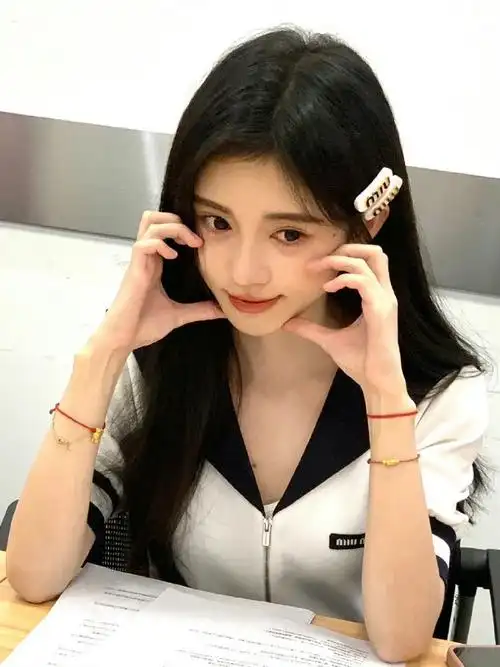 鞠婧祎#真的很像一只精致漂亮,乖巧可爱的小猫啊