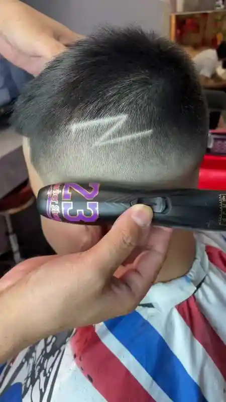 当年,能在发型上面,家这个闪电是多么的叱咤风云风云