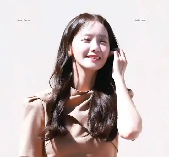 林允儿最新活动图 嘟嘴卖萌超可爱_闽英_站台_存货